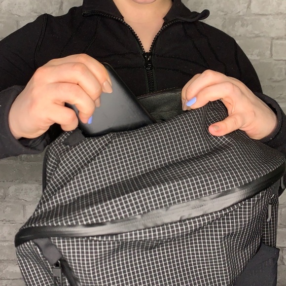 Lululemon More Miles Active Backpack NWT Black - Picture 9 of 16